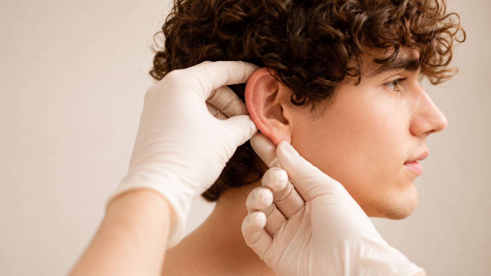 Okrevanje po otoplastiki – kaj lahko pričakujete?